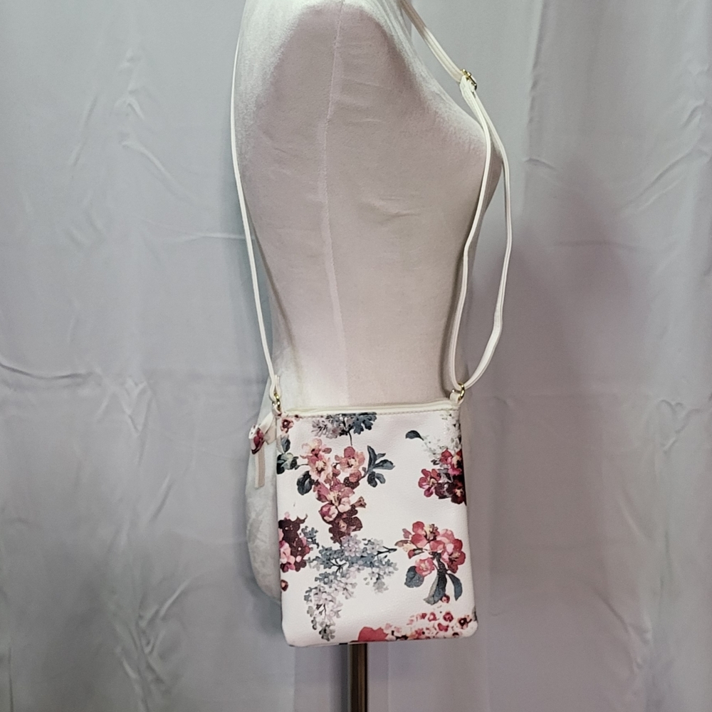 Women's Small White Floral Adjustable Crossbody Bag 8in(H)x 7in(L)x 0.5in (W) 🐈 - Picture 8 of 8